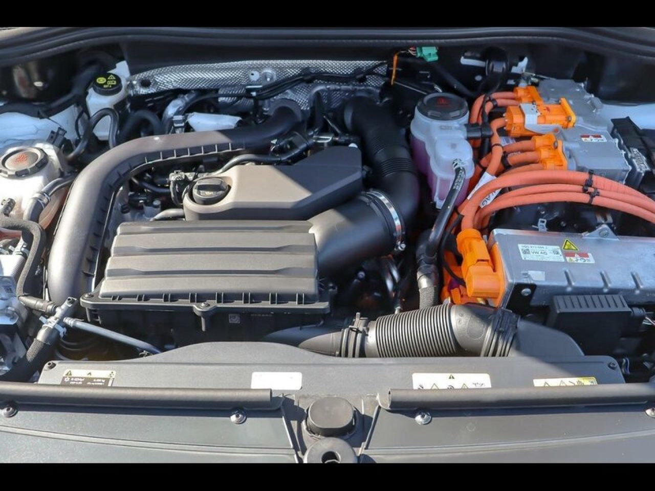 2026 Volkswagen Tiguan 200TSI eHybrid R-Line DSG Wagon (Pure White) Demo Car