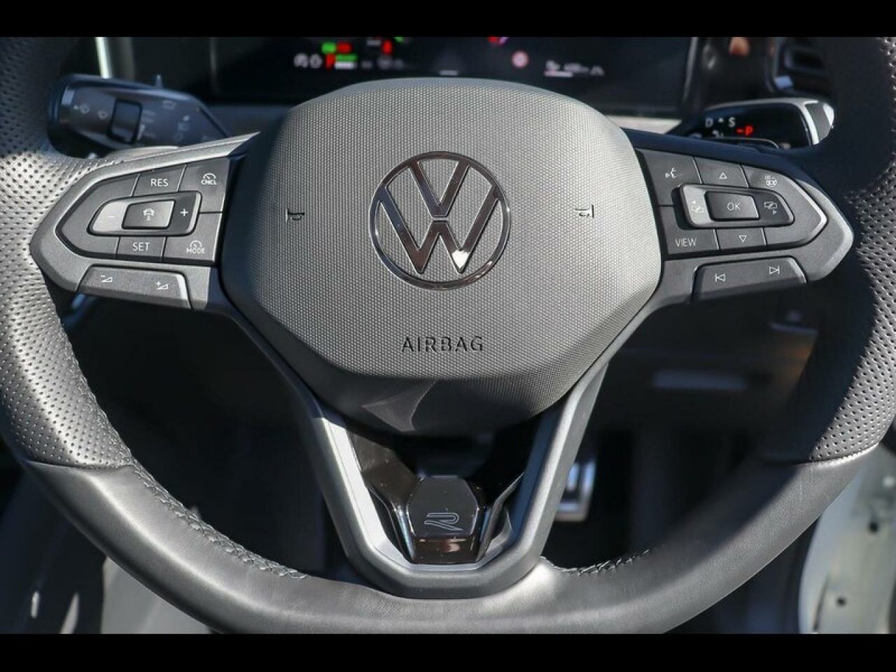 2026 Volkswagen Tiguan 200TSI eHybrid R-Line DSG Wagon (Pure White) Demo Car