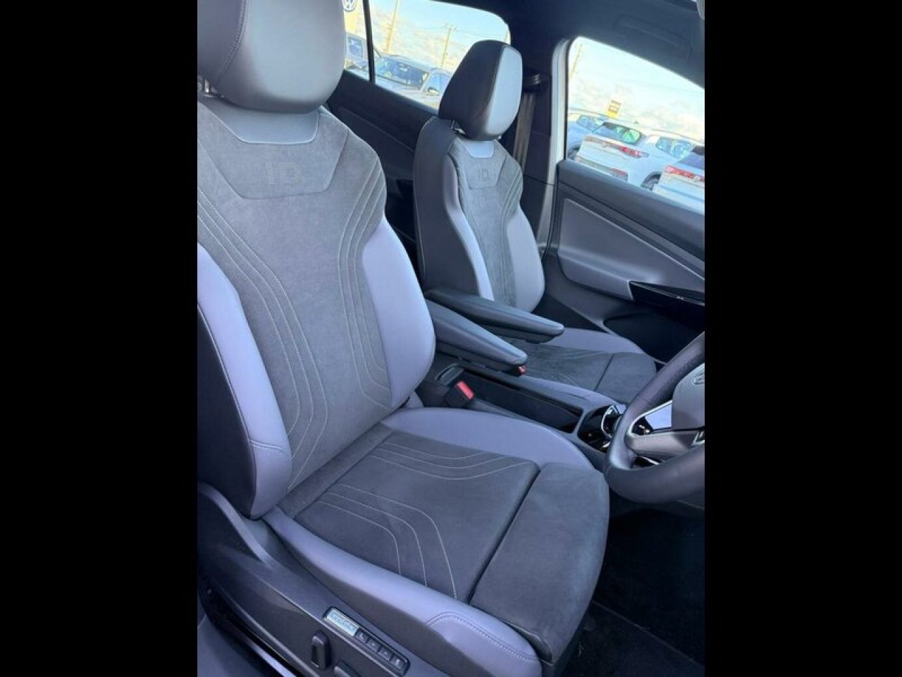 2025 Volkswagen ID.5 Pro Wagon (White) Demo Car