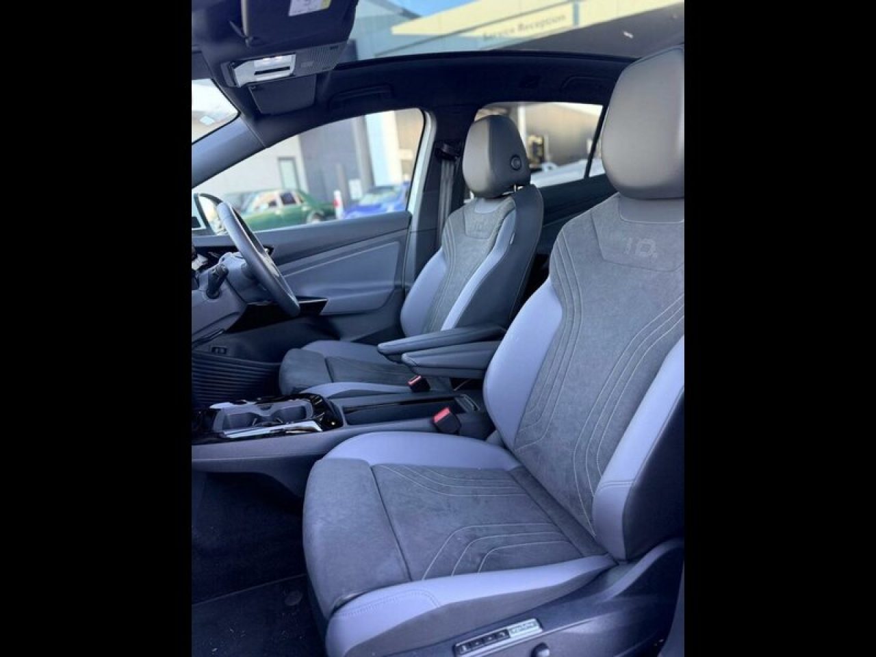 2025 Volkswagen ID.5 Pro Wagon (White) Demo Car
