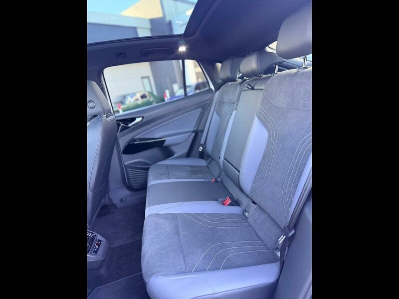 2025 Volkswagen ID.5 Pro Wagon (White) Demo Car