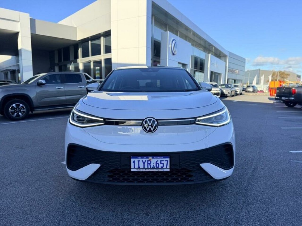 2025 Volkswagen ID.5 Pro Wagon (White) Demo Car