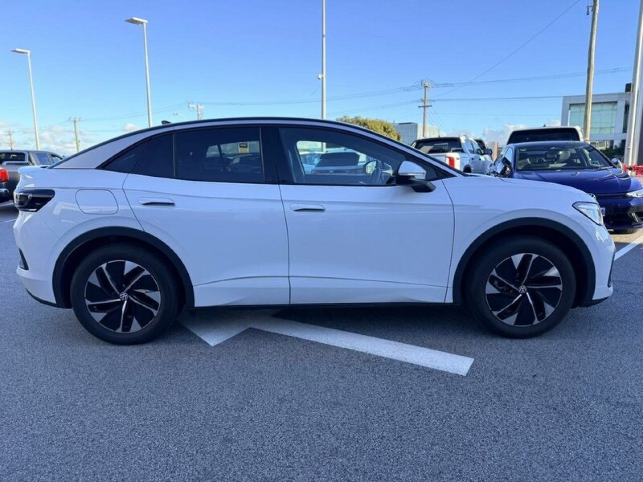 2025 Volkswagen ID.5 Pro Wagon (White) Demo Car