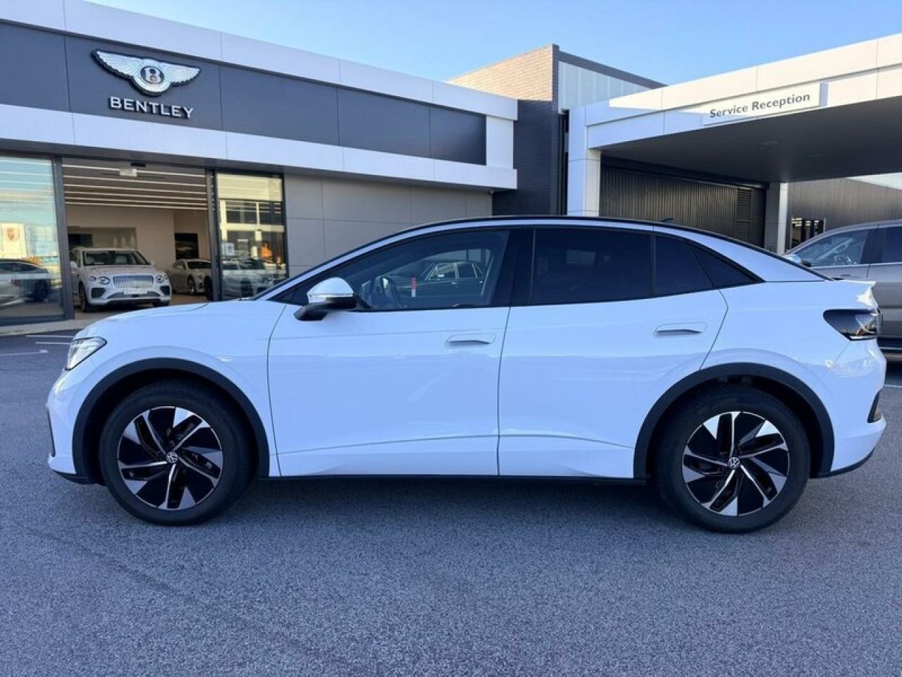 2025 Volkswagen ID.5 Pro Wagon (White) Demo Car
