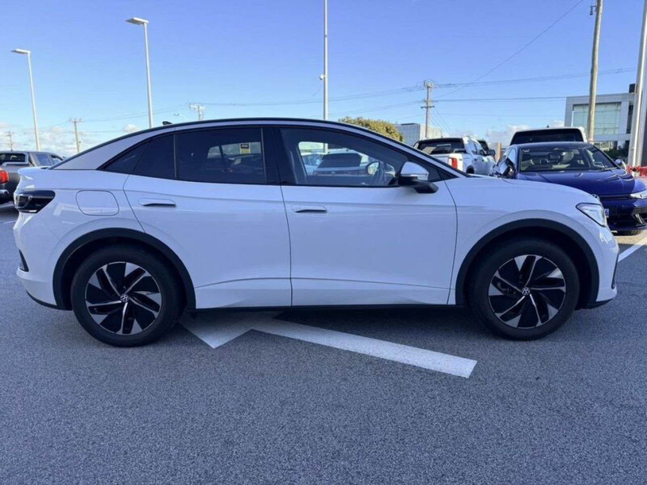 2025 Volkswagen ID.5 Pro Wagon (White) Demo Car