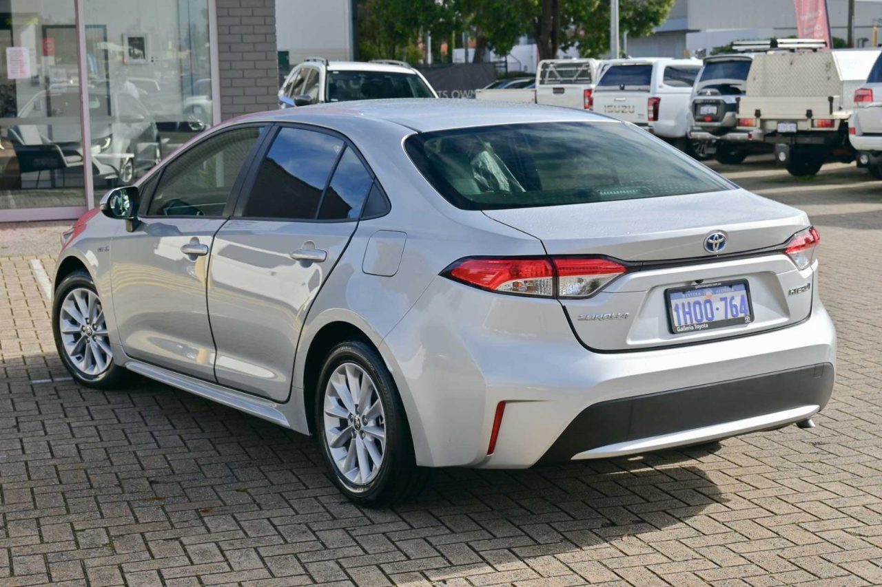2022 Toyota Corolla Sedan Hybrid SX