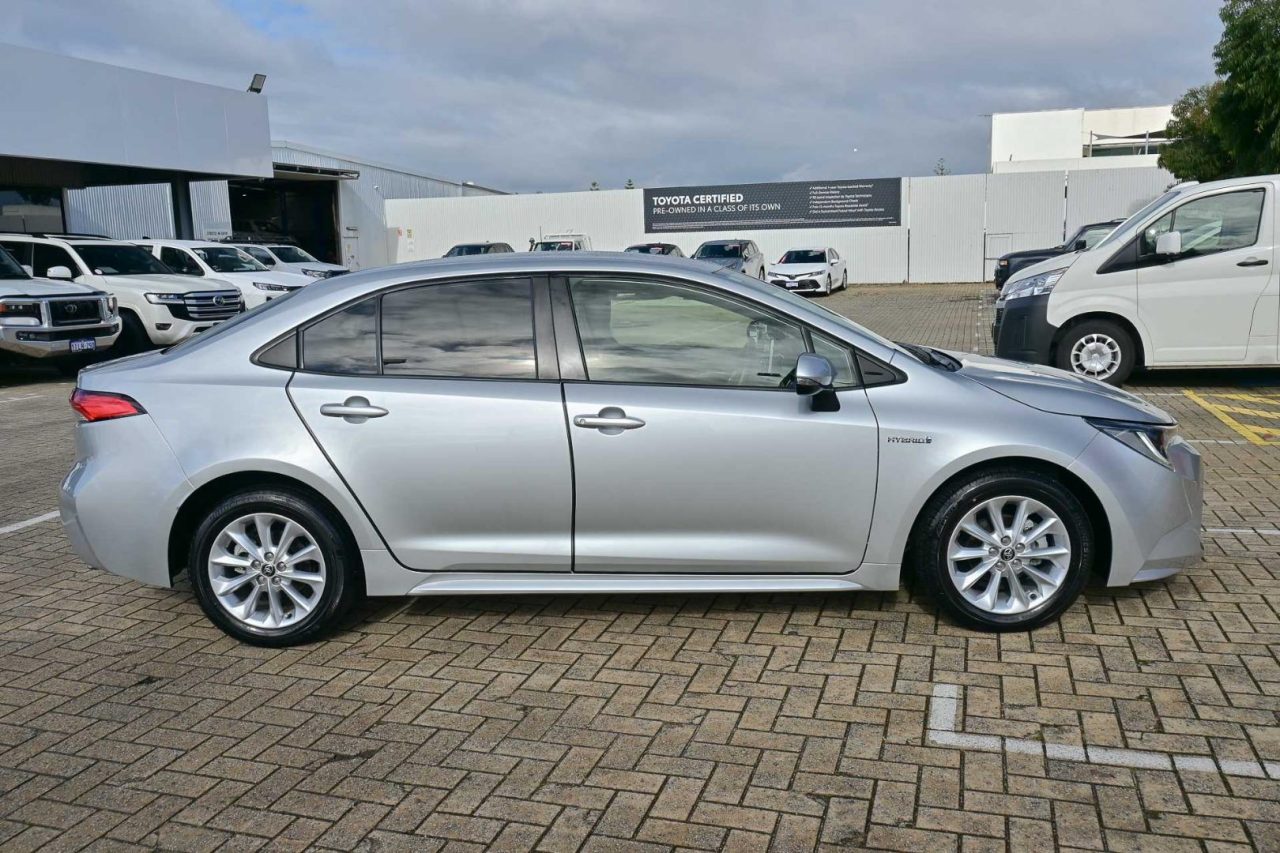 2022 Toyota Corolla Sedan Hybrid SX