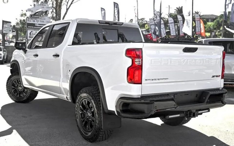 2026 Chevrolet Silverado T1 MY26 1500 ZR2 Pickup Crew Cab W/Tech Pack Summit White 10 Speed