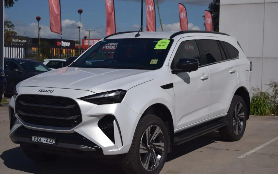 2026 Isuzu MU-X RJ MY25.5 LS-T Rev-Tronic Moonstone White 6 Speed Sports Automatic Wagon