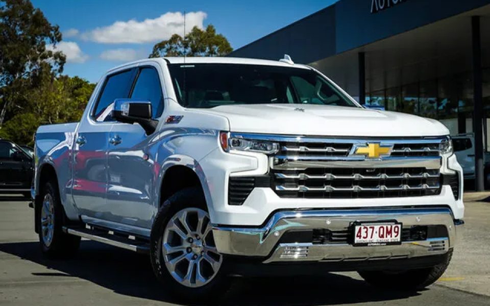 2026 Chevrolet Silverado T1 MY26i 1500 LTZ Premium Pickup Crew Cab W/Tech Pack Polar White Tricoat