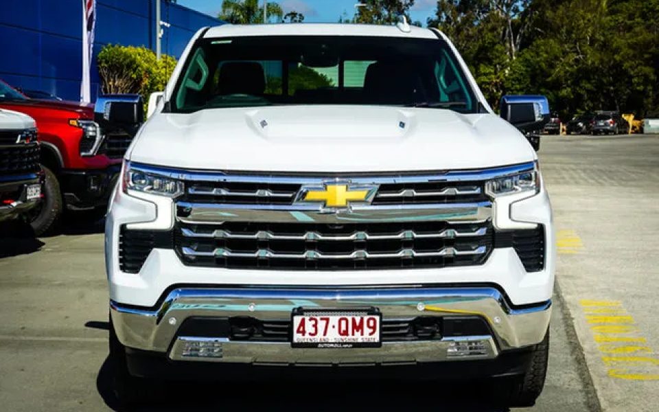 2026 Chevrolet Silverado T1 MY26i 1500 LTZ Premium Pickup Crew Cab W/Tech Pack Polar White Tricoat