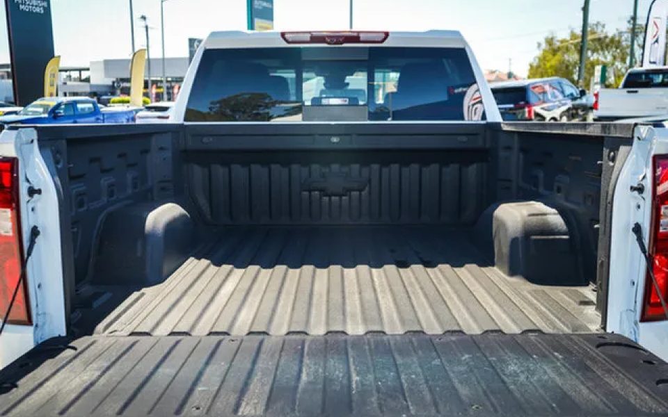 2026 Chevrolet Silverado T1 MY26i 1500 LTZ Premium Pickup Crew Cab W/Tech Pack Polar White Tricoat