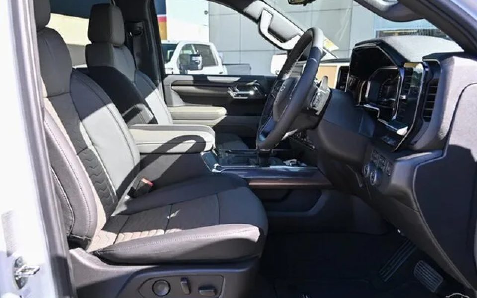 2026 Chevrolet Silverado T1 MY26 1500 ZR2 Pickup Crew Cab W/Tech Pack Polar White Tricoat 10 Speed