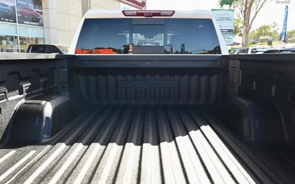 2026 Chevrolet Silverado T1 MY26 1500 ZR2 Pickup Crew Cab W/Tech Pack Polar White Tricoat 10 Speed