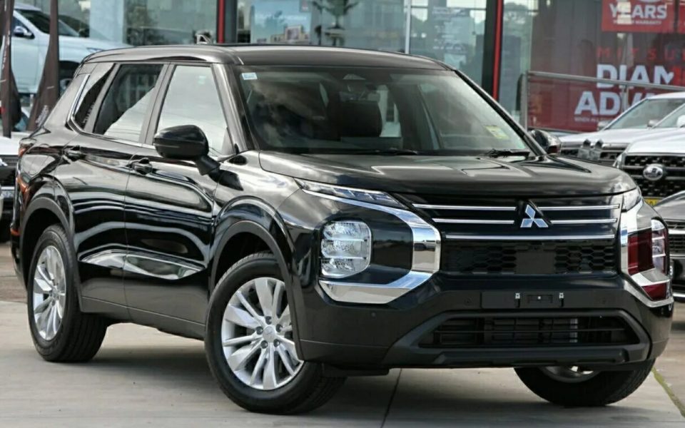 2026 Mitsubishi Outlander ZM MY26 ES 2WD Black Diamond 8 Speed Constant Variable Wagon