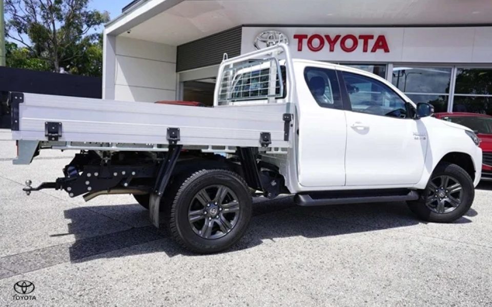2025 Toyota Hilux SR