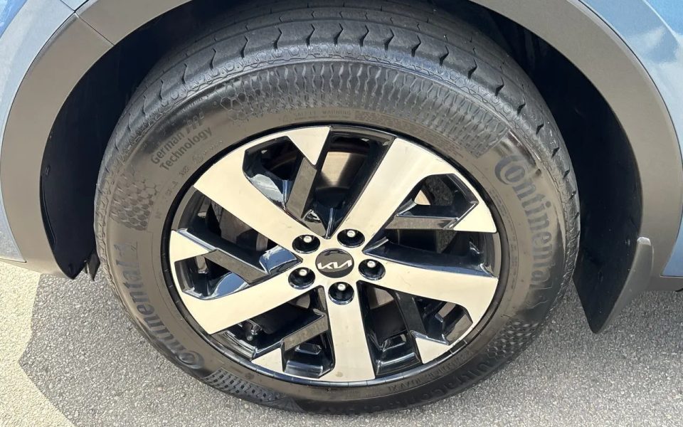 2022 Kia Sorento MQ4 MY23 Sport 7 Seat Wagon $32,990 Excluding Government Charges .st0{fill:#656565;} .st1{fill:#FFFFFF;} +2 Long Range 7 Seats ~$101 Cost to fill at $1.50/L ~1,098km Average per tank Fuel Type Diesel Fuel Efficiency 6.1L / 100km Transmiss