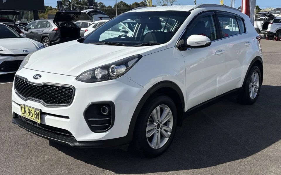 2017 Kia Sportage QL MY17 Si 2WD Wagon $17,990 Excluding Government Charges ~$93 Cost to fill at $1.50/L ~784km Average per tank Fuel Type Petrol Fuel Efficiency 7.9L / 100km Transmission Automatic Odometer 129,323 kms Used Vehicle $17,990 Excluding Gover