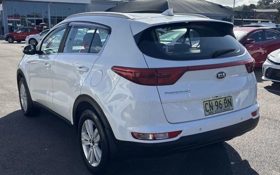 2017 Kia Sportage QL MY17 Si 2WD Wagon $17,990 Excluding Government Charges ~$93 Cost to fill at $1.50/L ~784km Average per tank Fuel Type Petrol Fuel Efficiency 7.9L / 100km Transmission Automatic Odometer 129,323 kms Used Vehicle $17,990 Excluding Gover