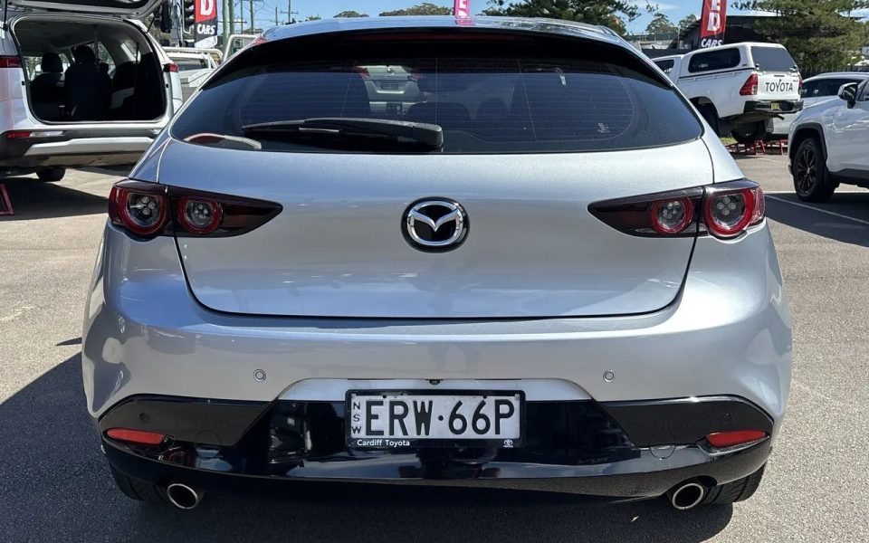 2019 Mazda 3 BP2H7A G20 SKYACTIV-Drive Evolve Hatchback $21,990 Excluding Government Charges ~$77 Cost to fill at $1.50/L ~822km Average per tank Fuel Type Petrol Fuel Efficiency 6.2L / 100km Transmission Automatic Odometer 79,837 kms Used Vehicle $21,990