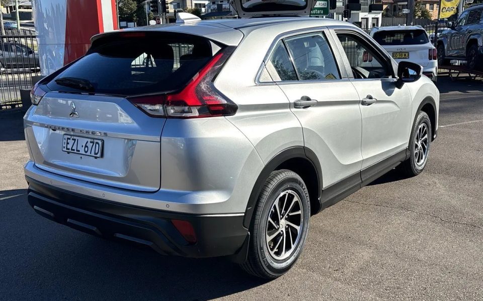 2023 Mitsubishi Eclipse Cross YB MY24 ES 2WD Wagon $19,880 Excluding Government Charges ~$95 Cost to fill at $1.50/L ~863km Average per tank Fuel Type Petrol Fuel Efficiency 7.3L / 100km Transmission Automatic Odometer 125,337 kms Used Vehicle $19,880 Exc