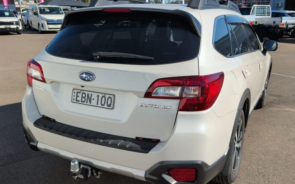 2019 Subaru Outback B6A MY19 2.5i CVT AWD Premium Wagon $19,990 Excluding Government Charges ~$90 Cost to fill at $1.50/L ~821km Average per tank Fuel Type Petrol Fuel Efficiency 7.3L / 100km Transmission Automatic Odometer 141,189 kms Used Vehicle $19,99