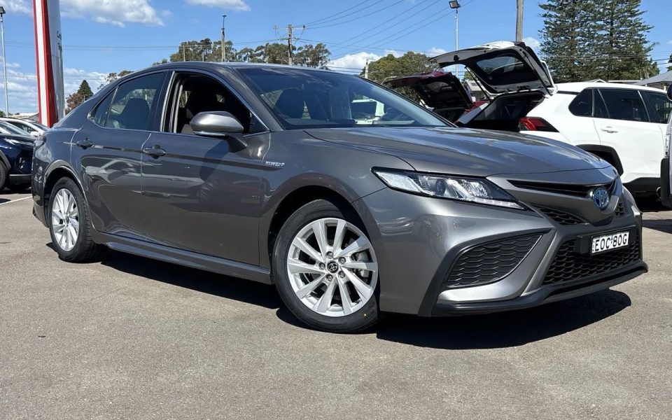 2021 Toyota Camry Axvh70R Ascent Sport Sedan $33,990 Excluding Government Charges .st0{fill:#656565;} .st1{fill:#FFFFFF;} +2 Good Fuel Economy Long Range ~$75 Cost to fill at $1.50/L ~1,190km Average per tank Fuel Type Petrol Fuel Efficiency 4.2L / 100km