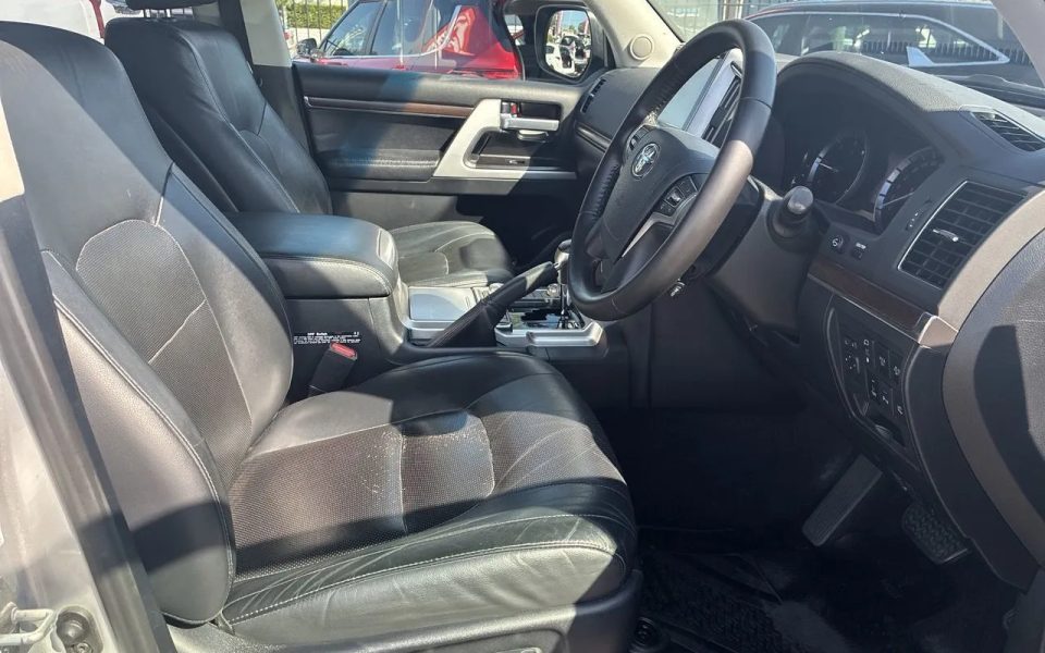 2018 Toyota Landcruiser VDJ200R VX Silver Pearl 6 Speed Sports Automatic Wagon