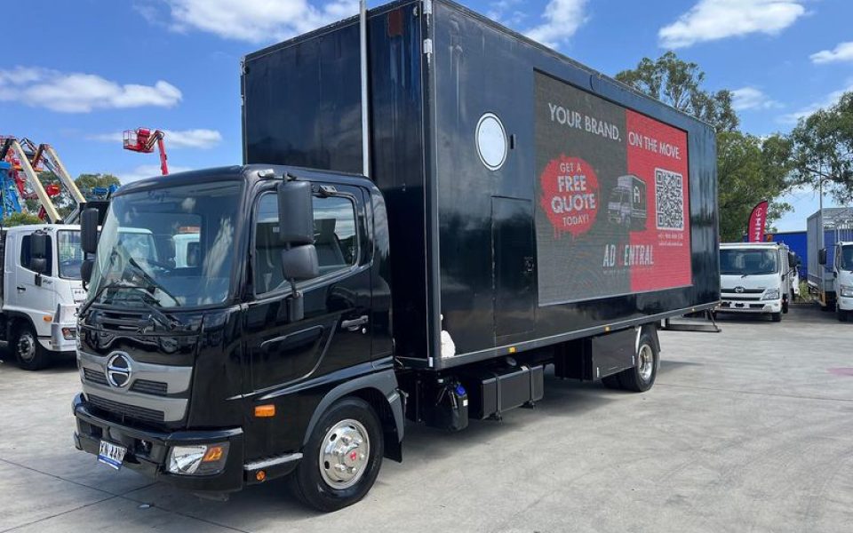 2019 Hino Fc 1124 FC1124 Pantech (BLACK)