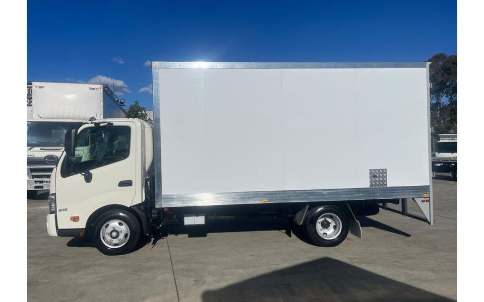 2025 Hino 300 Series 616 Pantech (WHITE)