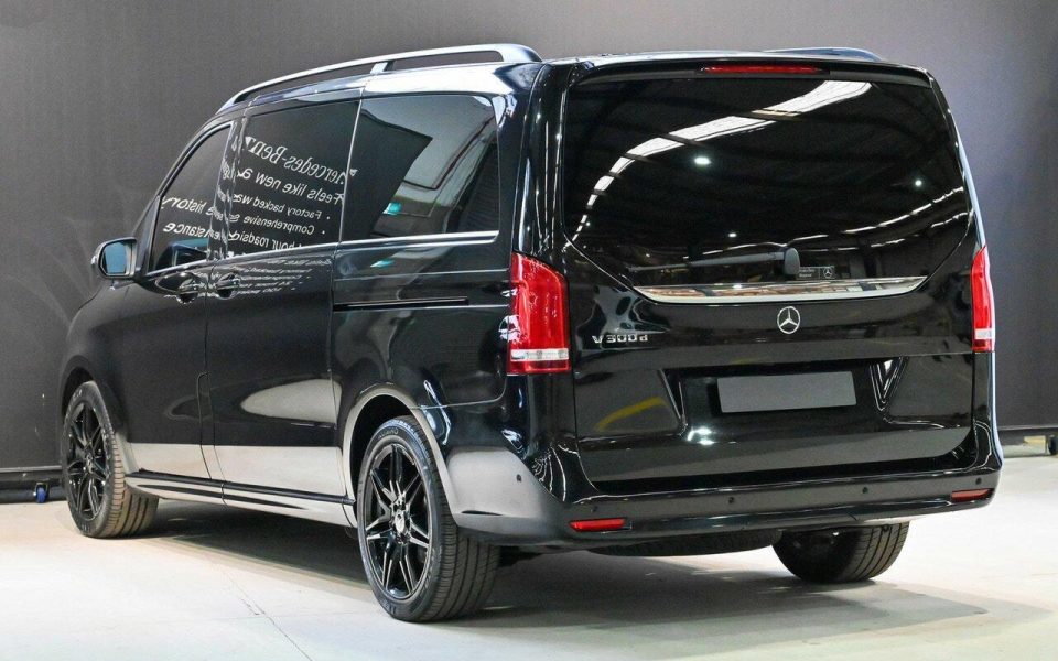 2022 Mercedes-Benz V-Class V300 d AMG Avantgarde Medium Wheelbase Auto