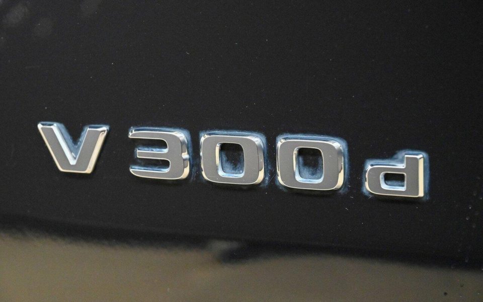 2022 Mercedes-Benz V-Class V300 d AMG Avantgarde Medium Wheelbase Auto