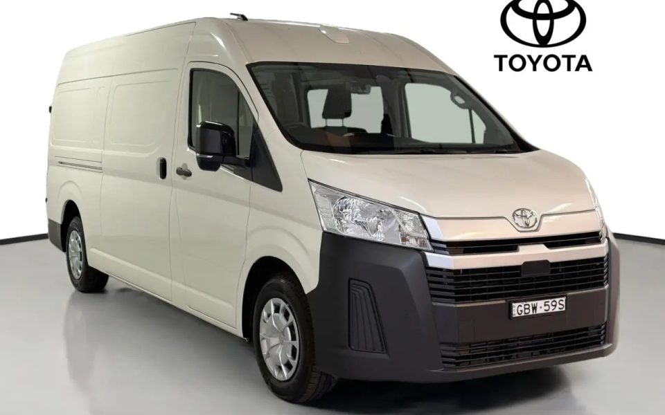 2026 LDV Deliver 9LWB Mid Roof Bus Rear Wheel Drive Automatic $52,990 # 2,814km 2026 2.0L Located at: Sales & ServiceR03779EnquireSee Details
