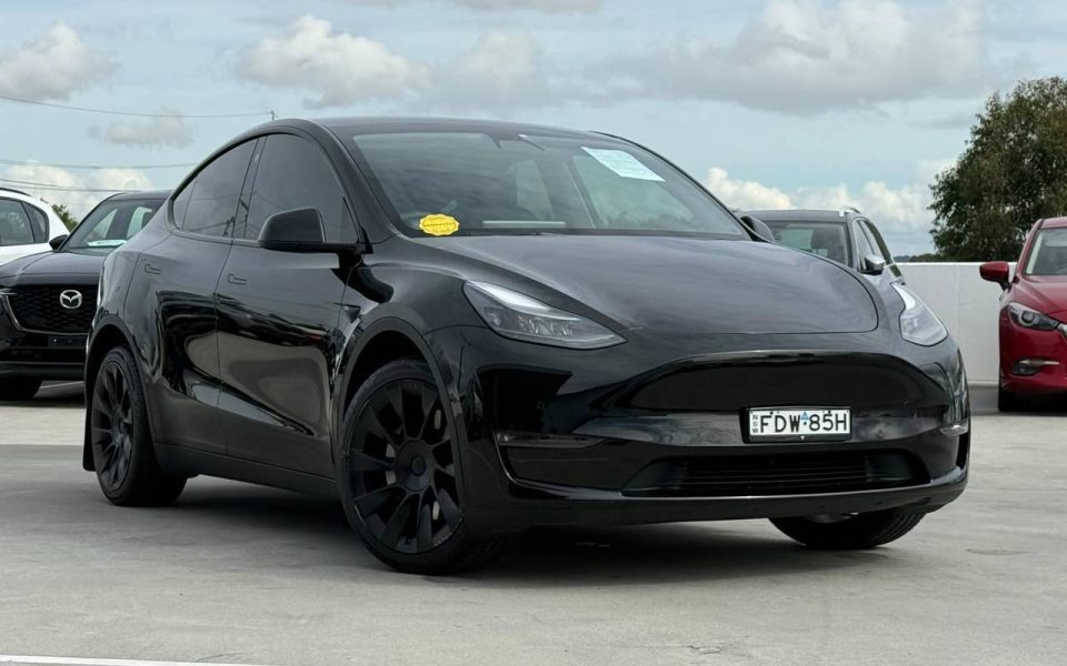 2023 Tesla Model y Long Range