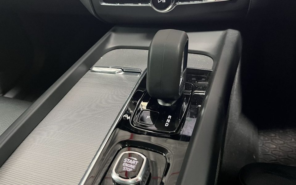 2024 Volvo XC60 Plus T8 Plug-In Hybrid
