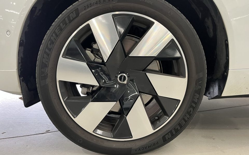 2024 Volvo XC60 Plus T8 Plug-In Hybrid