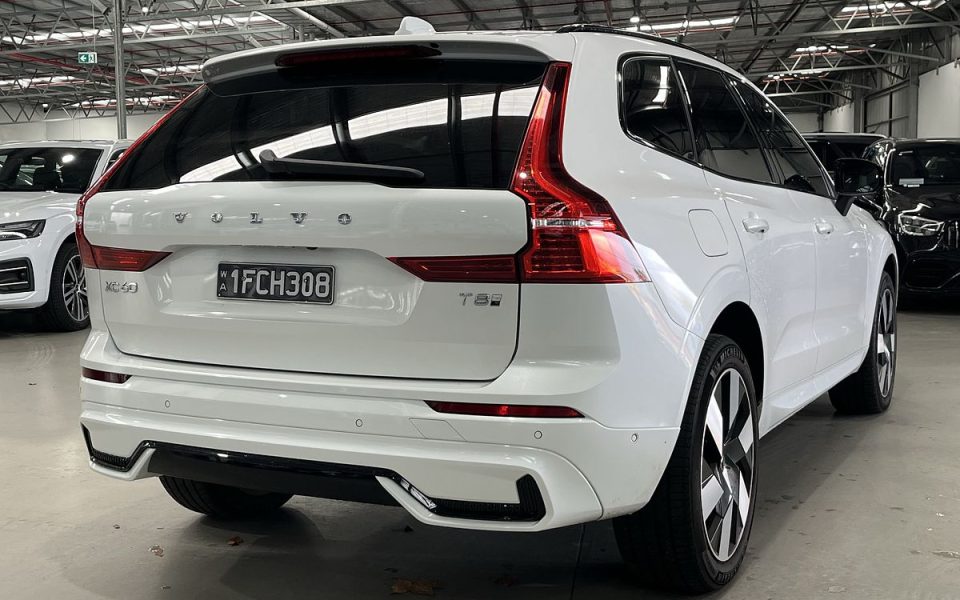 2024 Volvo XC60 Plus T8 Plug-In Hybrid