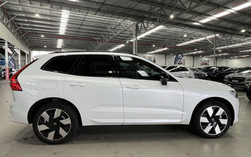 2024 Volvo XC60 Plus T8 Plug-In Hybrid