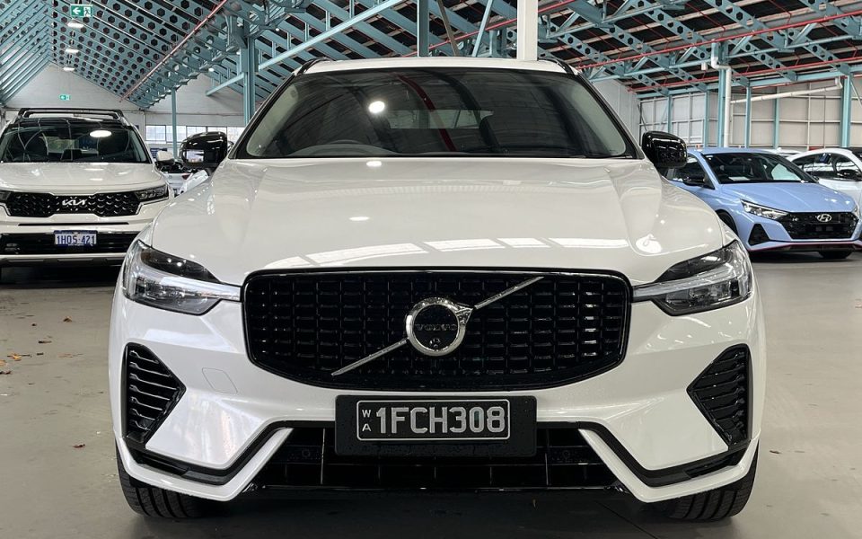 2024 Volvo XC60 Plus T8 Plug-In Hybrid