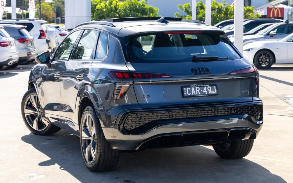 Audi Q3 SUV TFSI quattro 150 kW launch edition