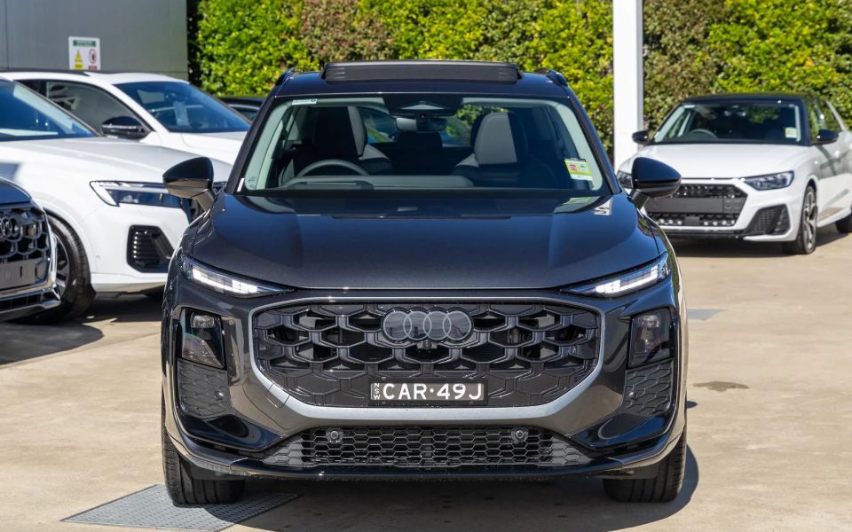 Audi Q3 SUV TFSI quattro 150 kW launch edition