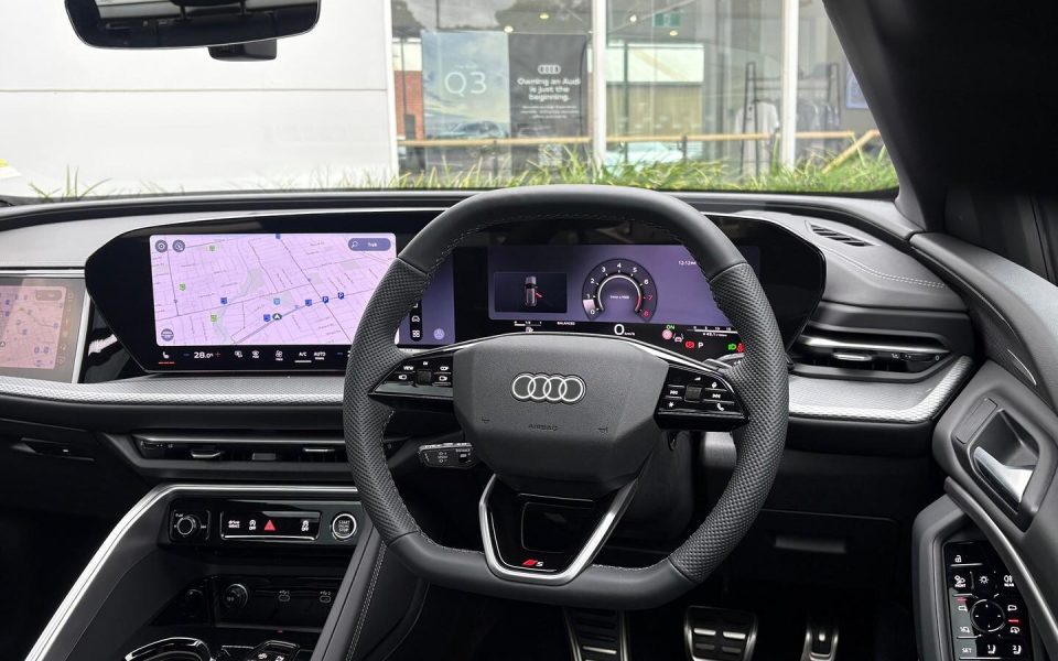 Audi Q5 SUV sport TFSI quattro S tronic
