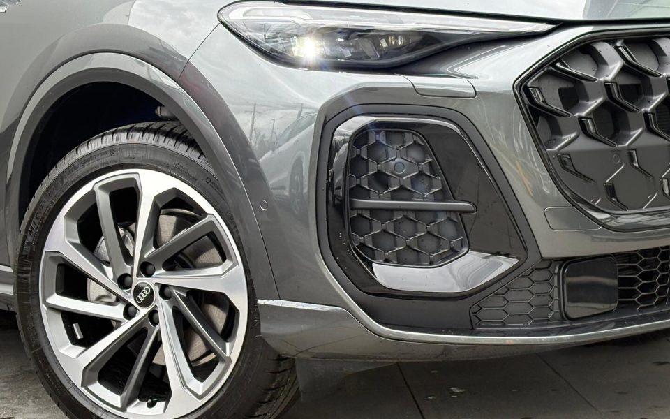 Audi Q5 SUV sport TFSI quattro S tronic