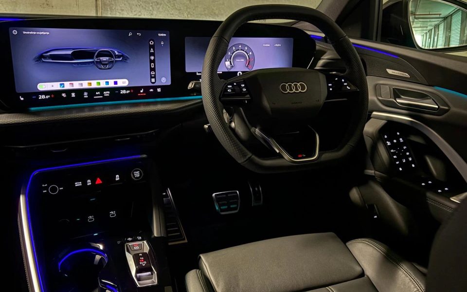 Audi Q5 SUV sport TFSI quattro S tronic