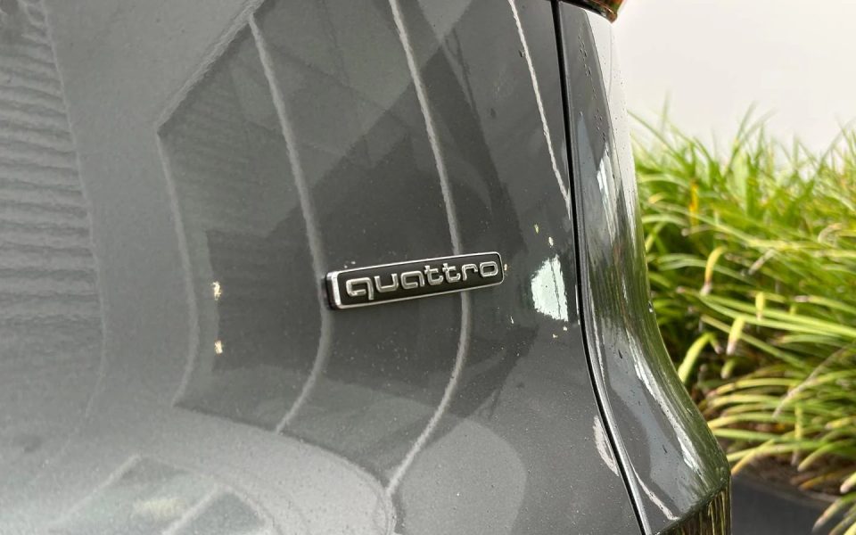 Audi Q5 SUV sport TFSI quattro S tronic
