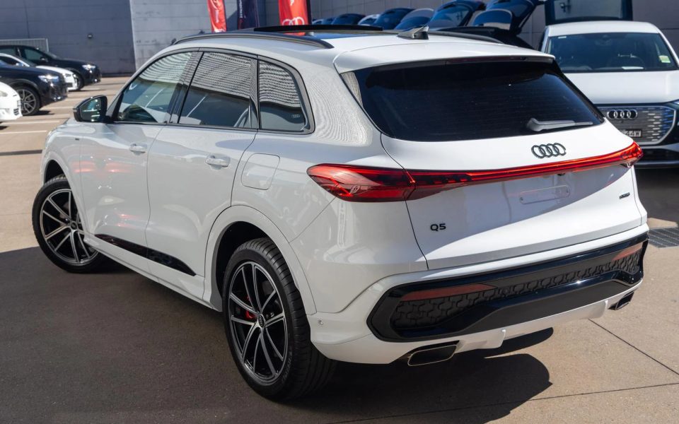 Audi Q5 SUV e-hybrid quattro S tronic