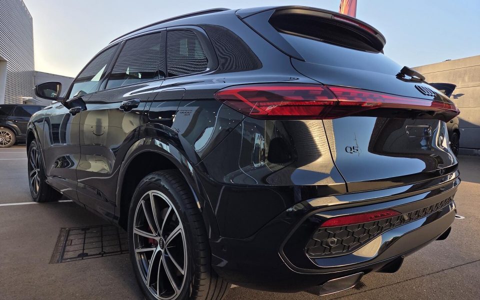 Audi Q5 SUV e-hybrid quattro S tronic