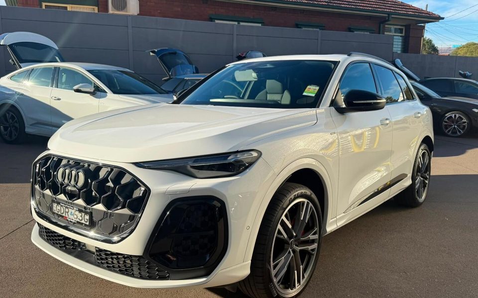 Audi Q5 SUV e-hybrid quattro S tronic