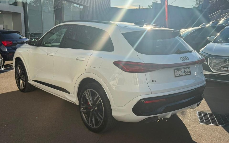Audi Q5 SUV e-hybrid quattro S tronic