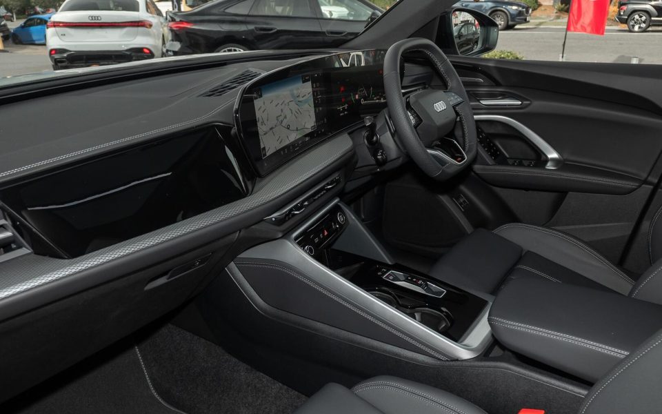 Audi Q5 SUV e-hybrid quattro S tronic